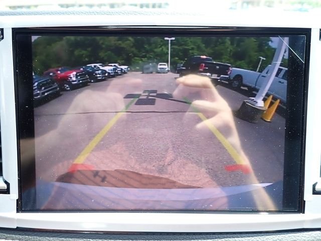 New 2025 Bright White Clear-Coat Exterior Paint Chrysler Select image 20