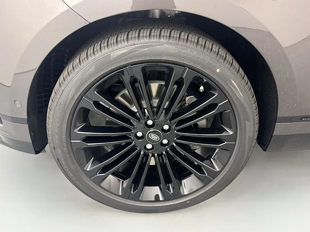 New 2026 Charente Grey Land Rover Autobiography image 33