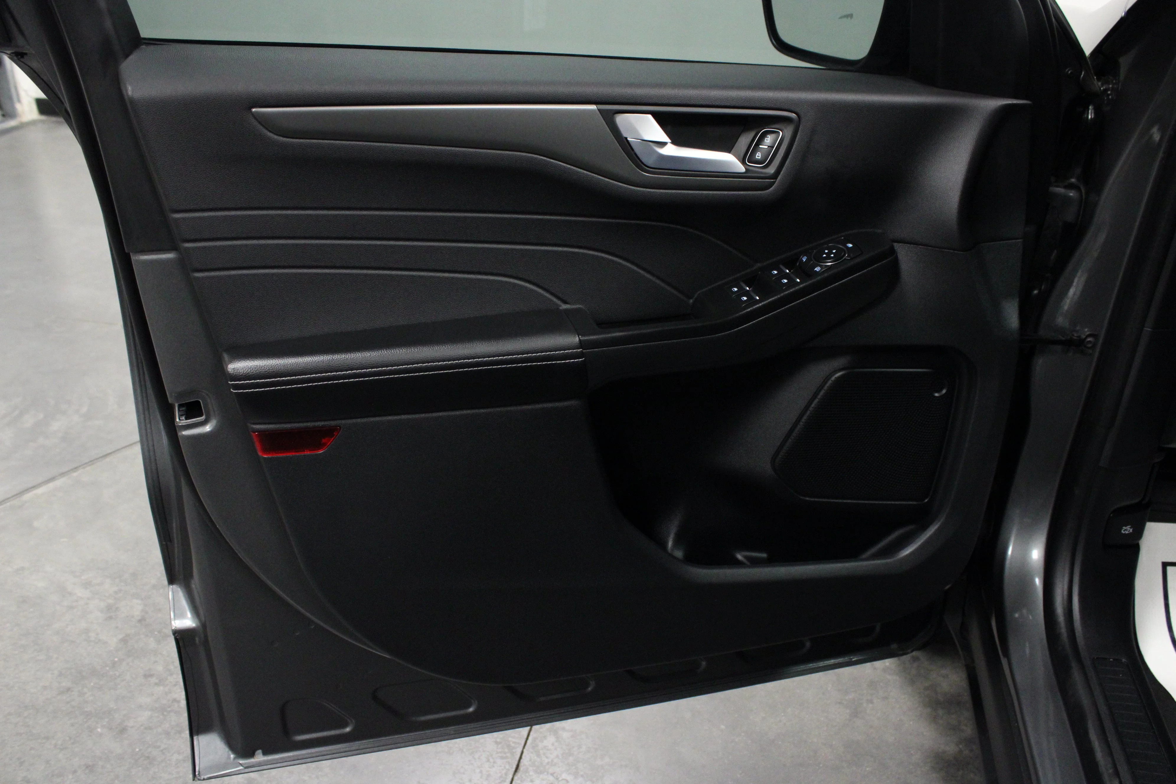 Used 2025 Gray Metallic Ford Base image 11