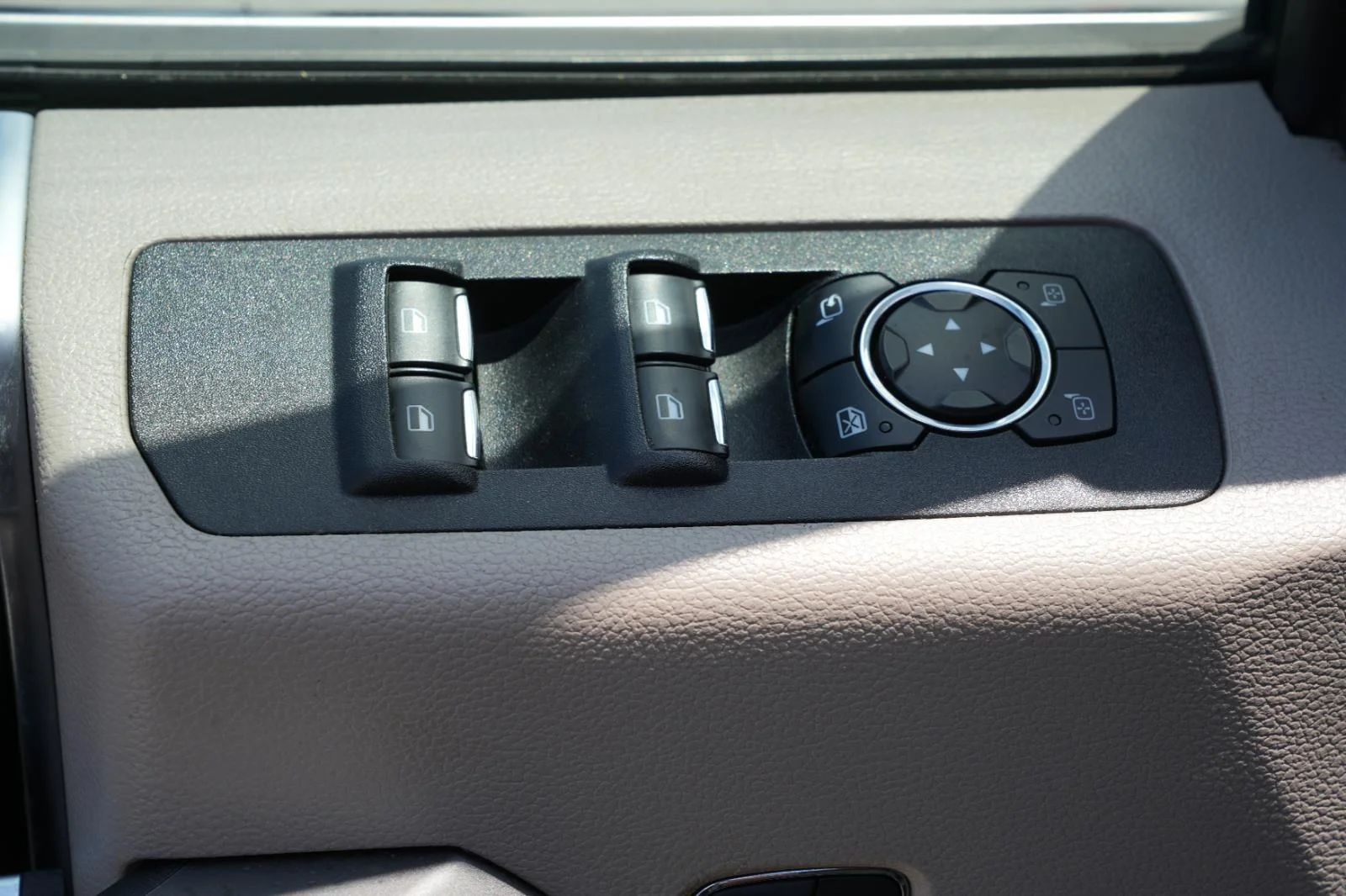 Used 2020 White Ford Limited image 14