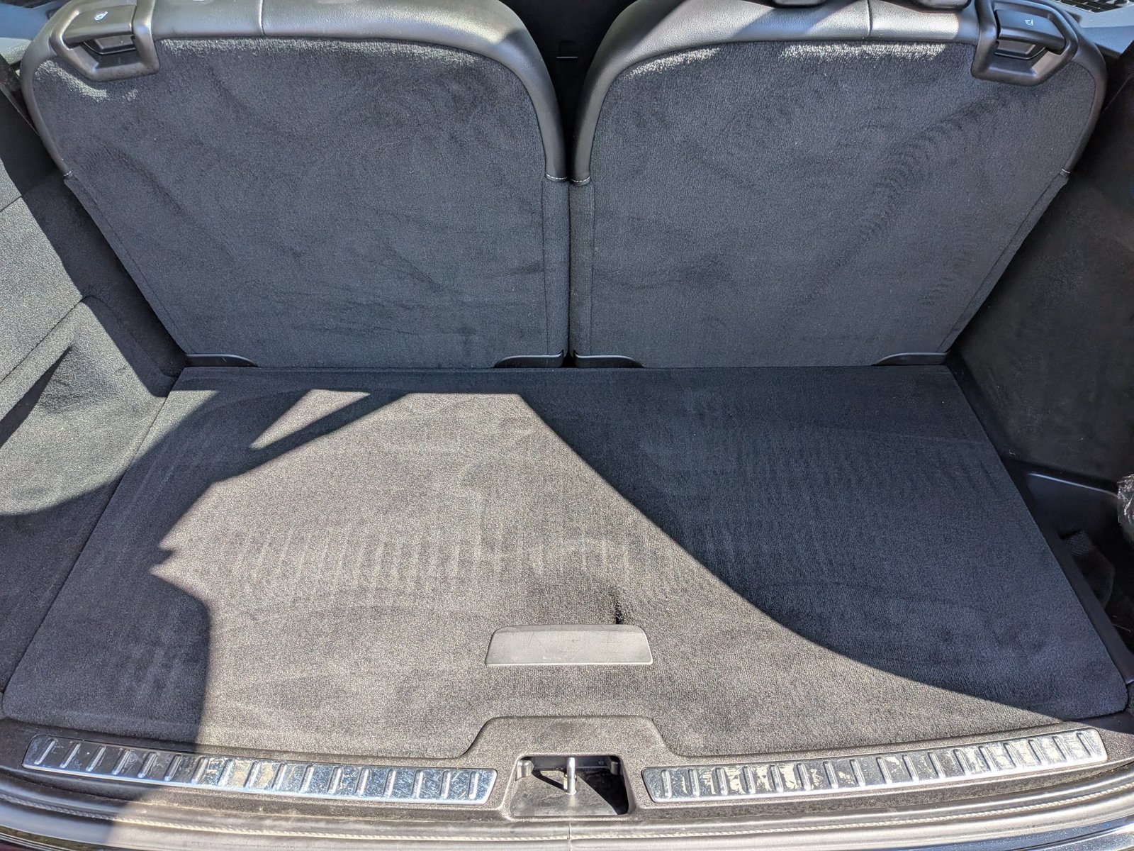 Used 2024 Onyx Black Metallic Volvo Ultimate Bright Theme image 6