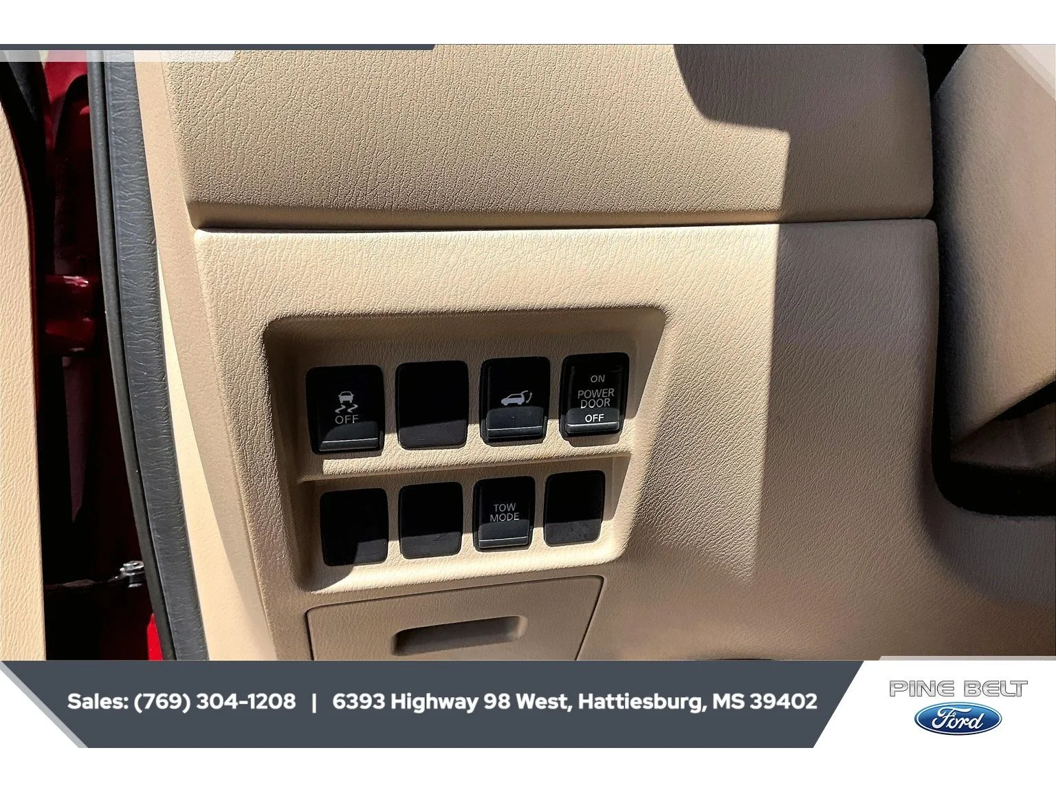Used 2014 Cayenne Red Nissan SL image 23