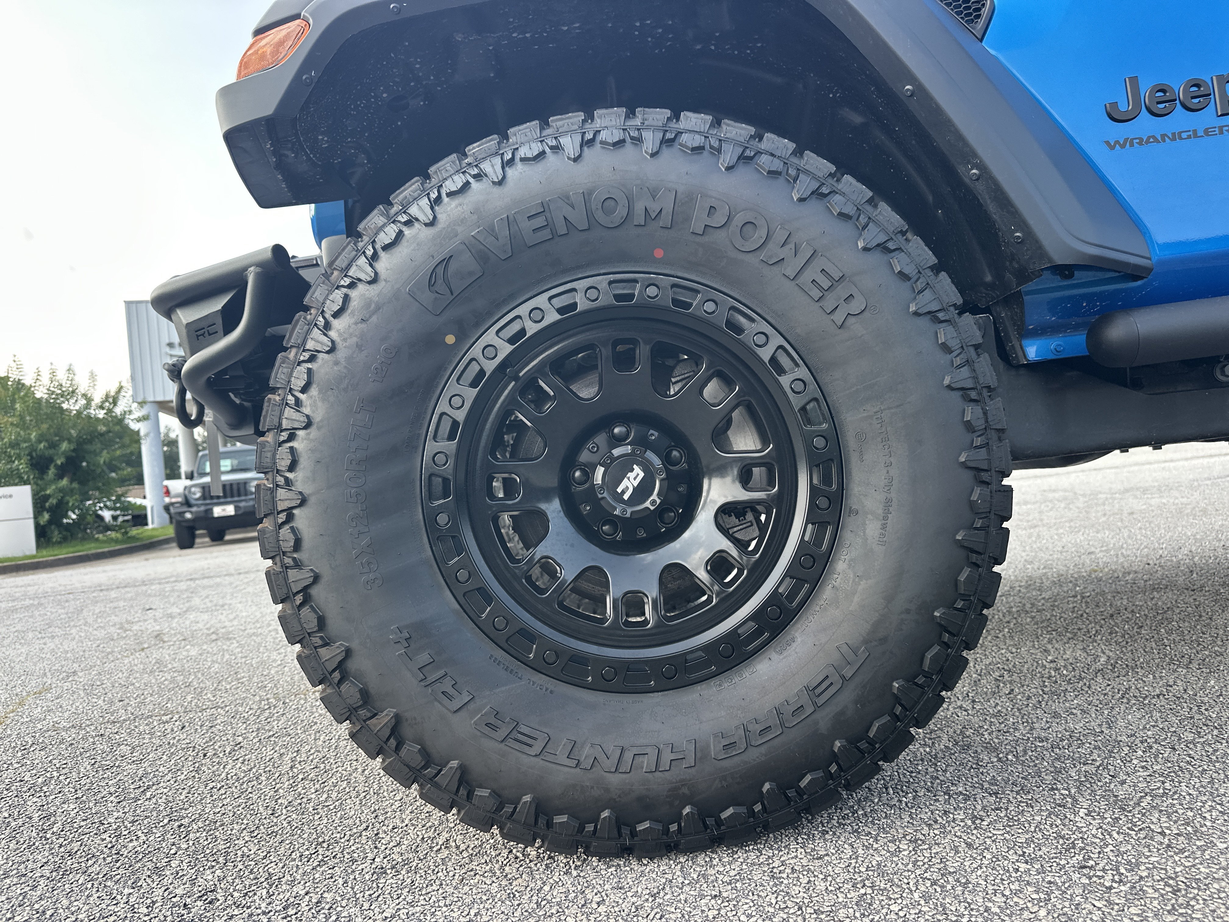 New 2026 Hydro Blue Pearl-Coat Exterior Paint Jeep Sport image 12