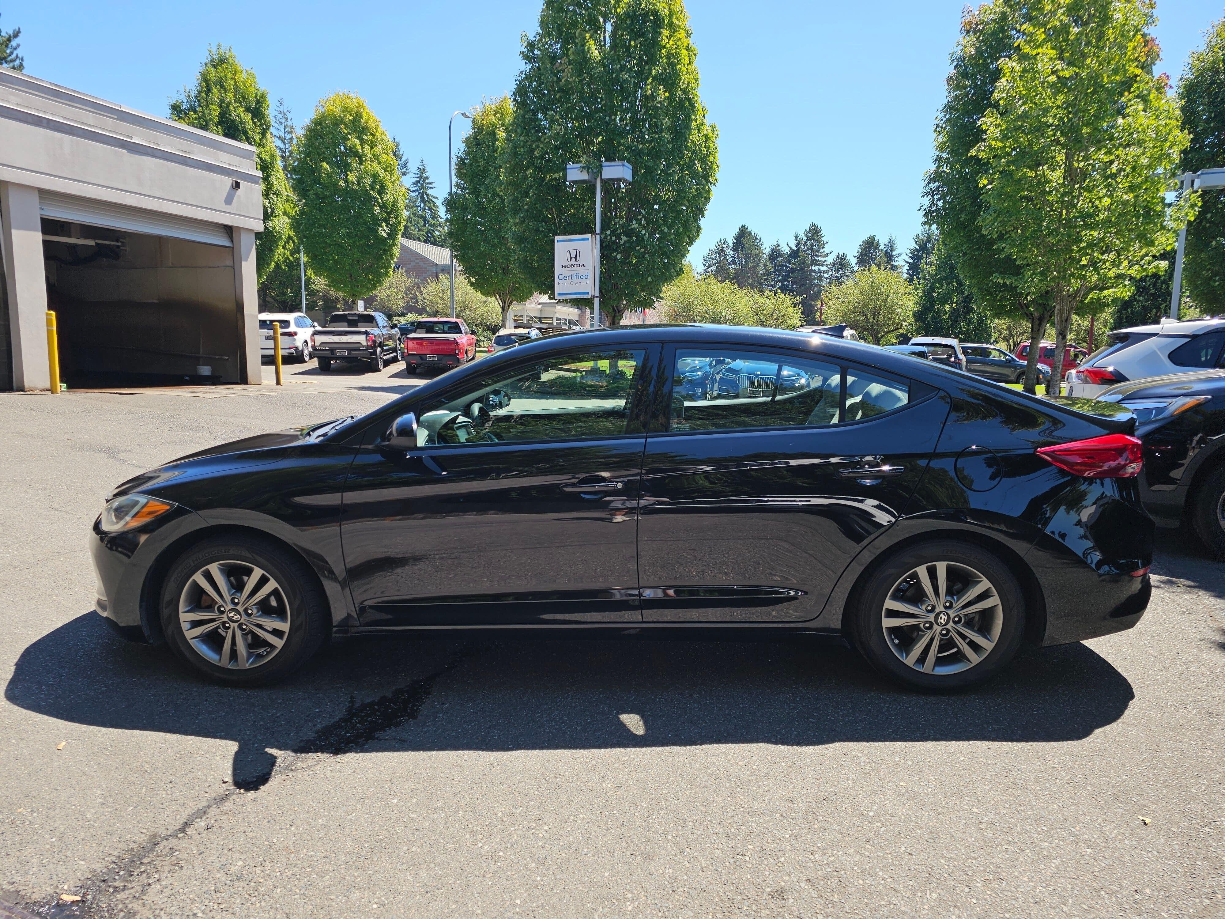 Used 2018 Phantom Black Hyundai SEL image 4