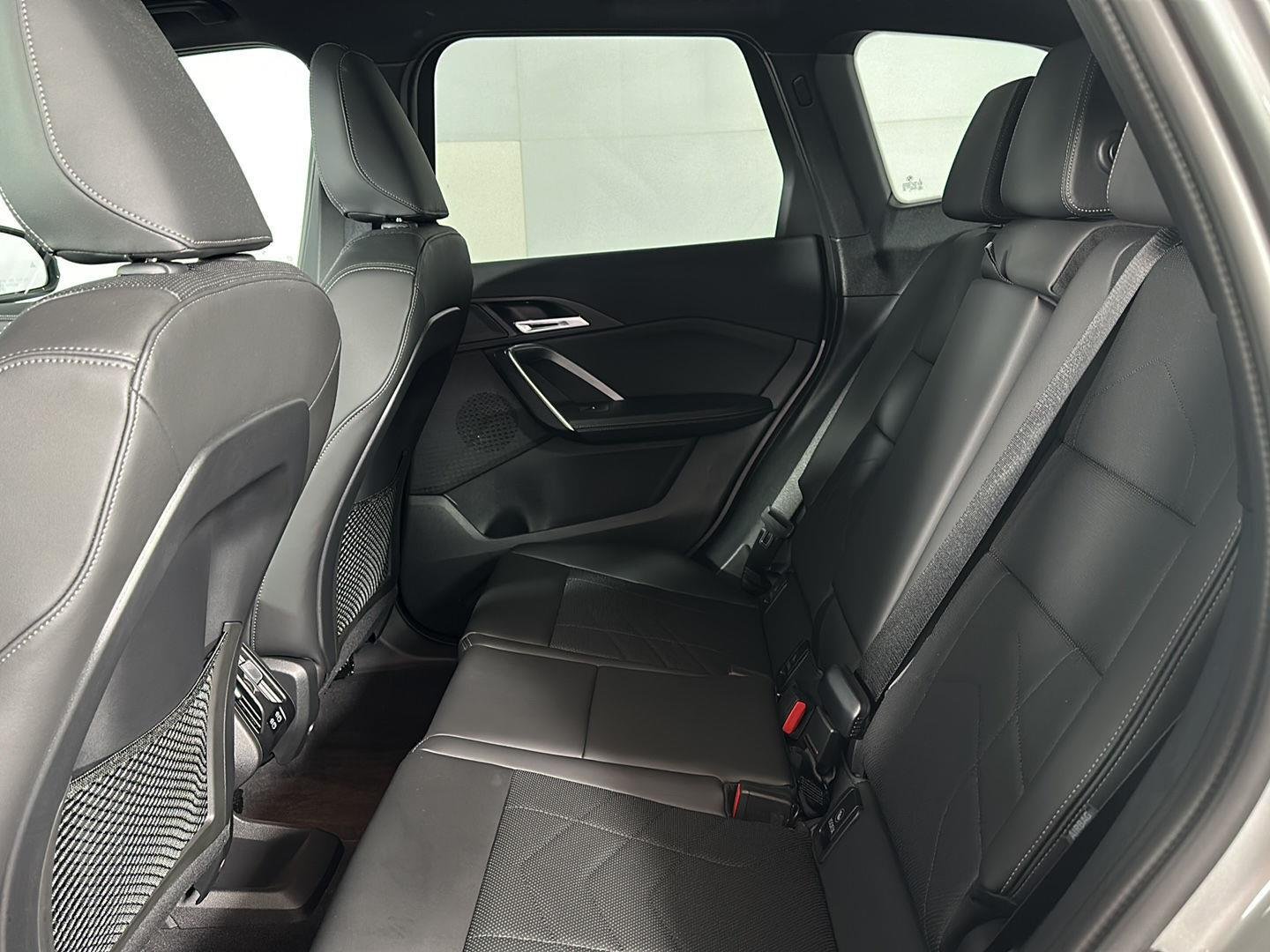 Used 2024 Space Silver Metallic BMW xDrive28i image 20
