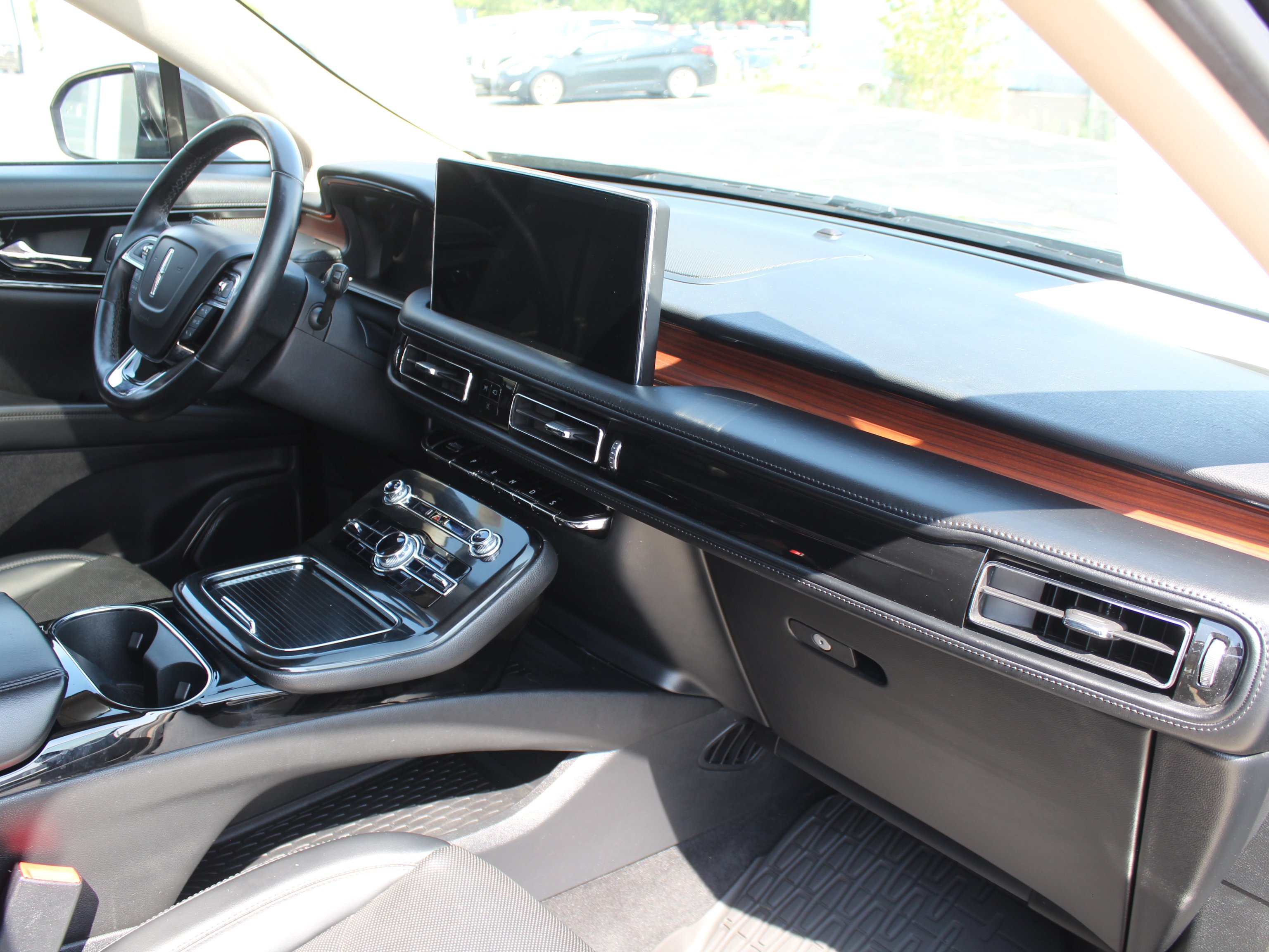 Used 2022 Black Lincoln Reserve image 30