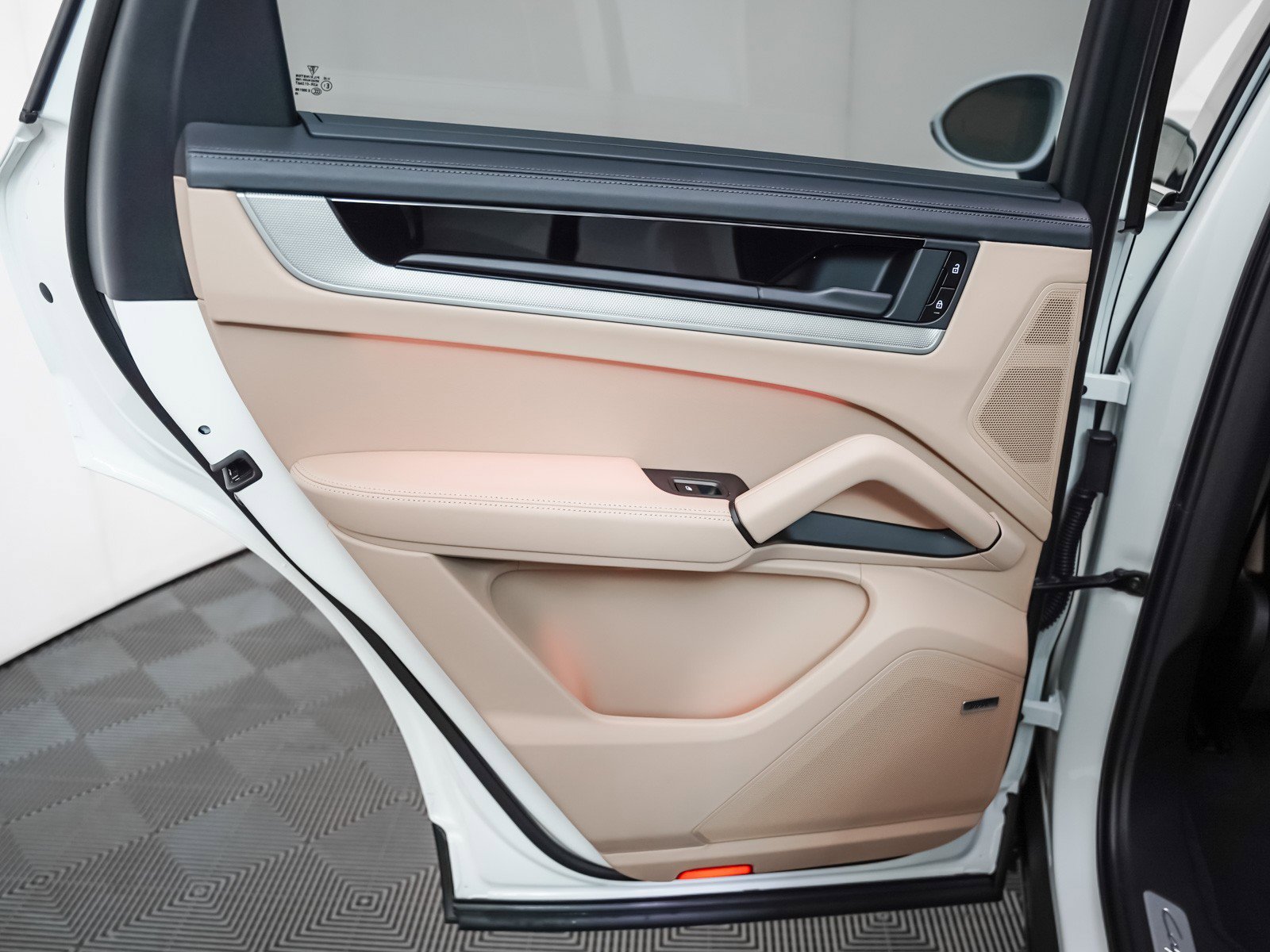 2026 Porsche Cayenne S - Photo 24