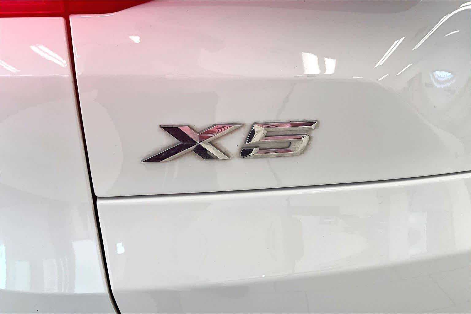 Used 2023 Alpine White BMW sDrive40i image 29