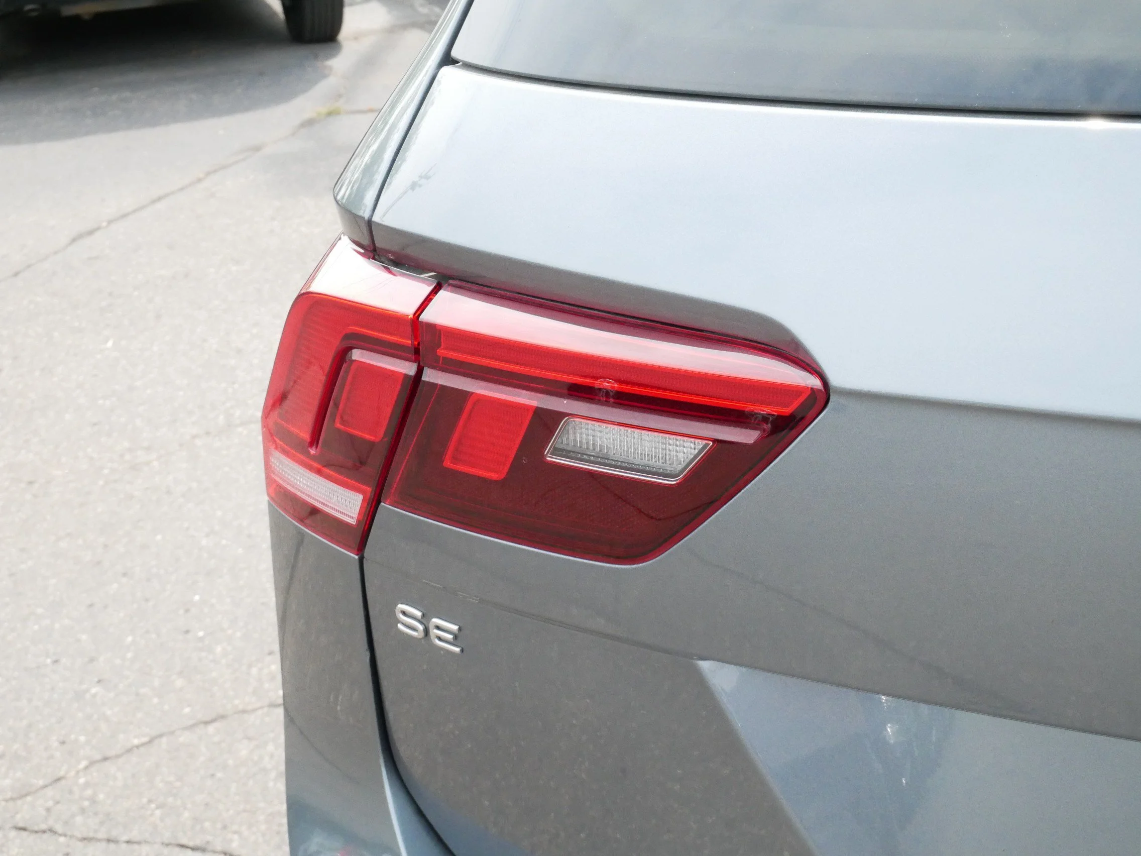 Certified Used 2023 Platinum Gray Metallic Volkswagen SE image 17