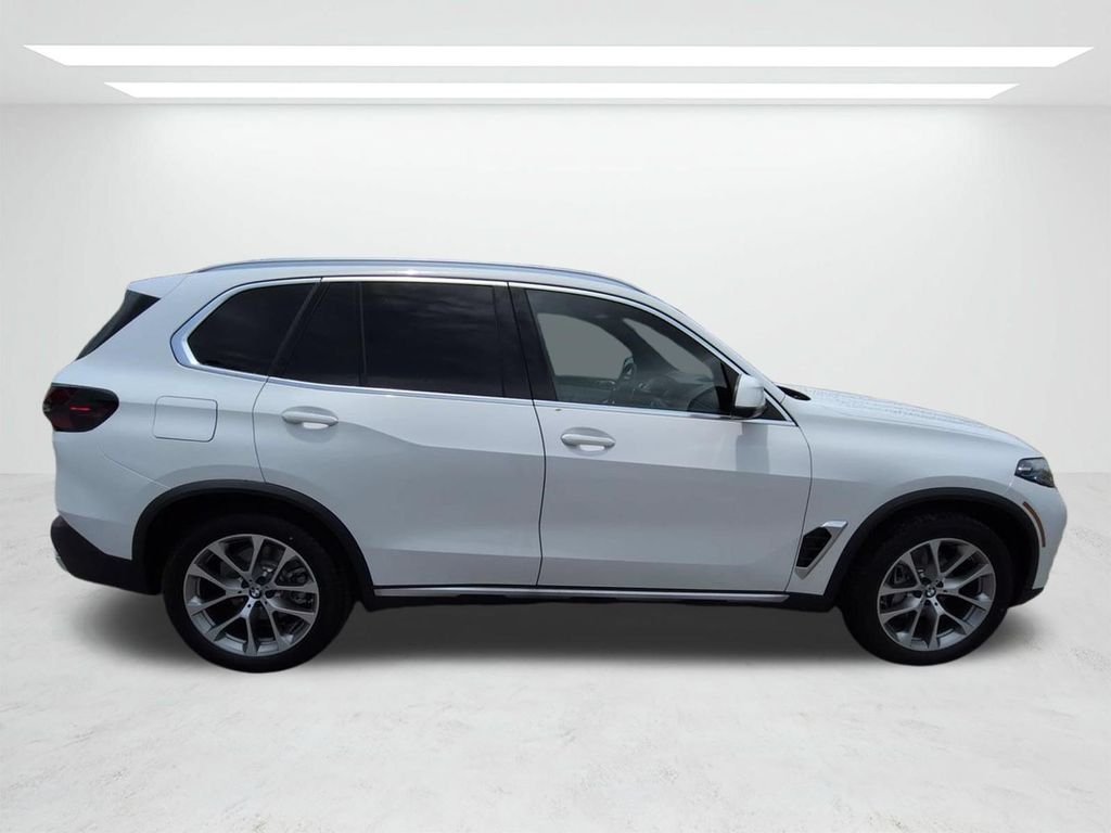 New 2026 Alpine White BMW xDrive40i image 3