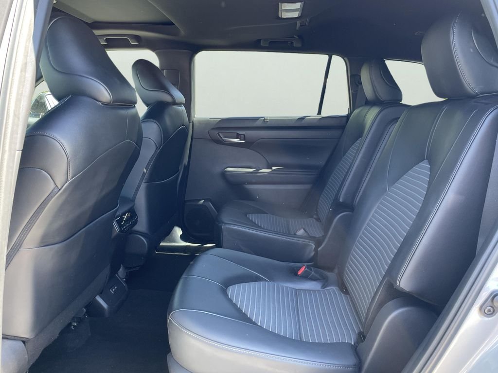 Used 2025 Silver Toyota XLE image 11