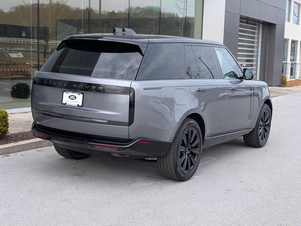 New 2026 Eiger Grey LAND ROVER SE PHEV image 9
