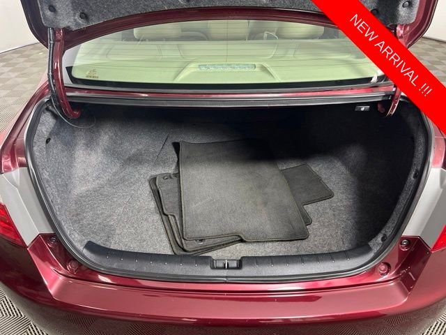 Used 2014 Basque Red Pearl II Honda Touring image 30