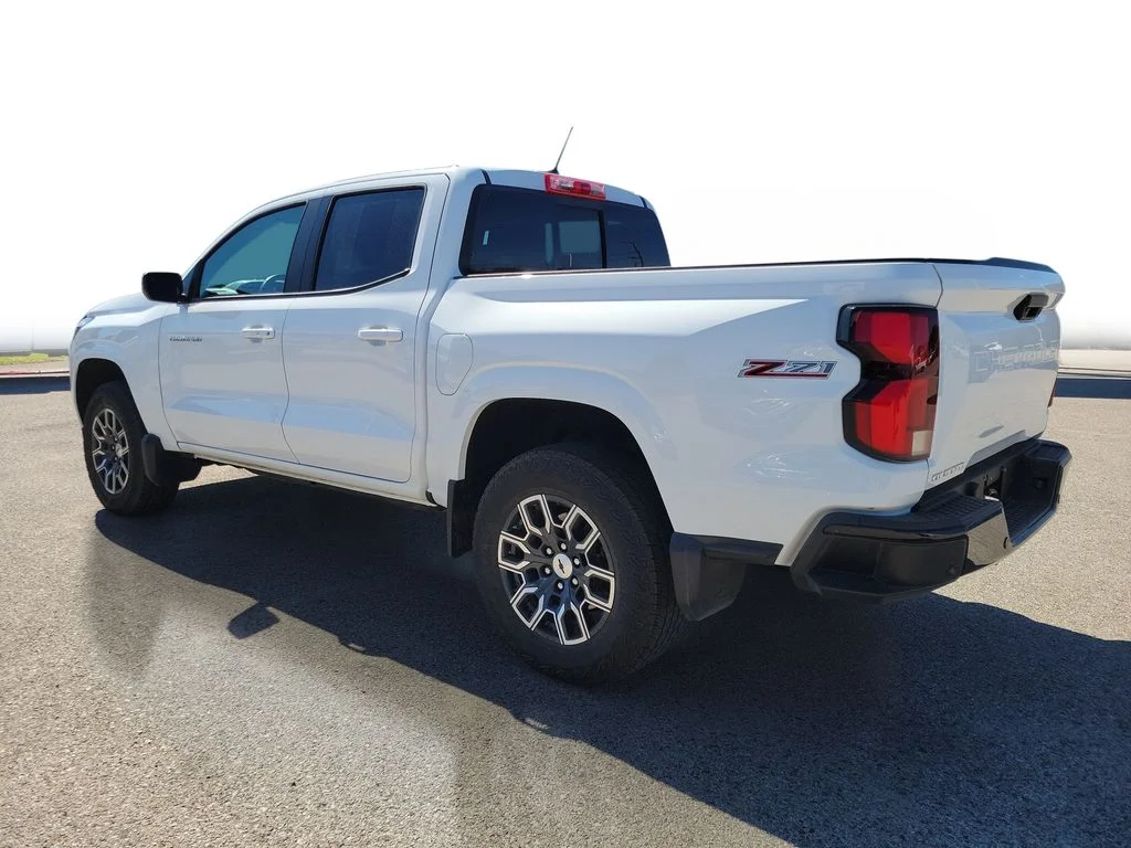 Used 2023 White Chevrolet Z71 image 3
