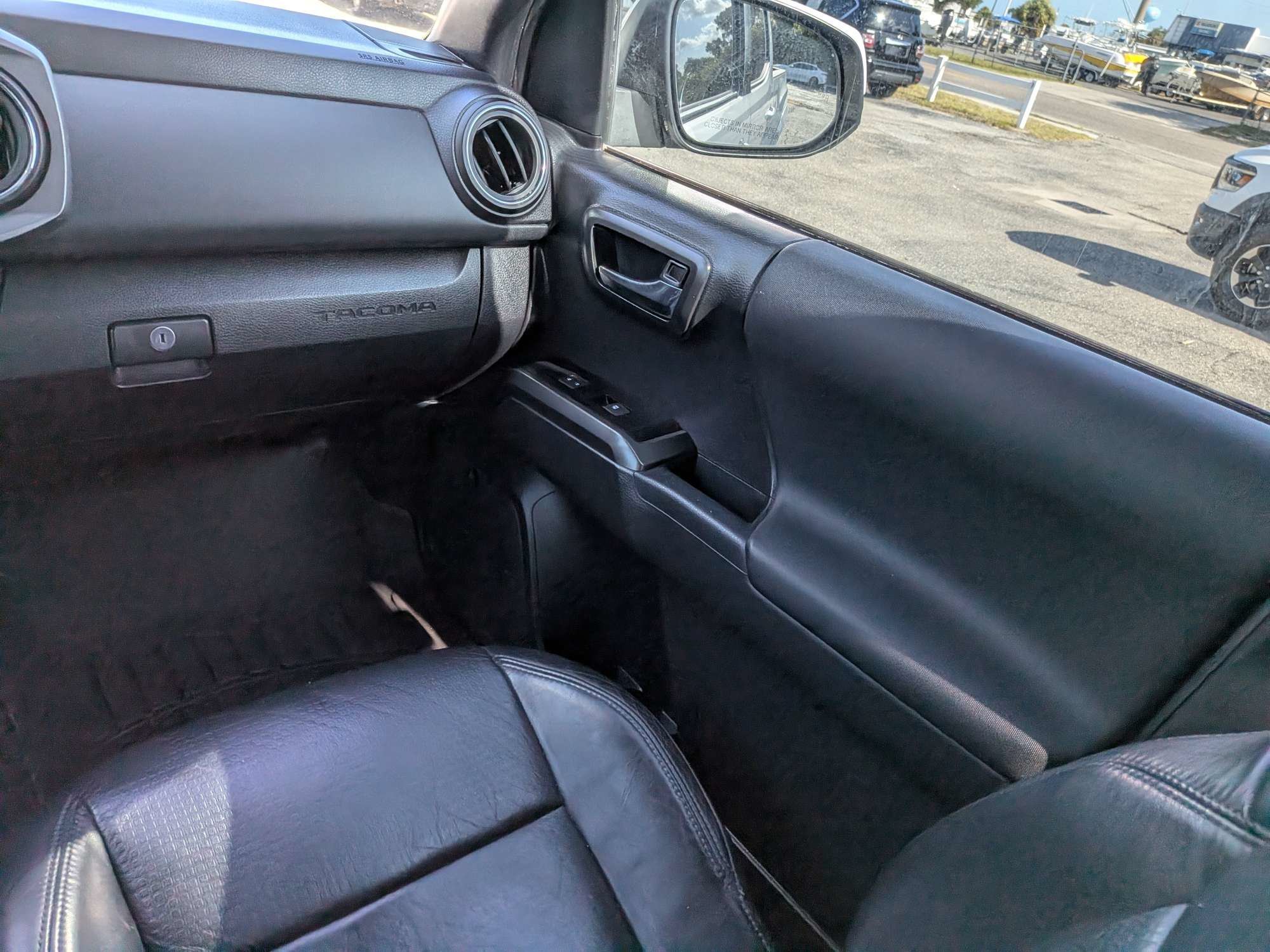 Used 2022  Toyota  image 17