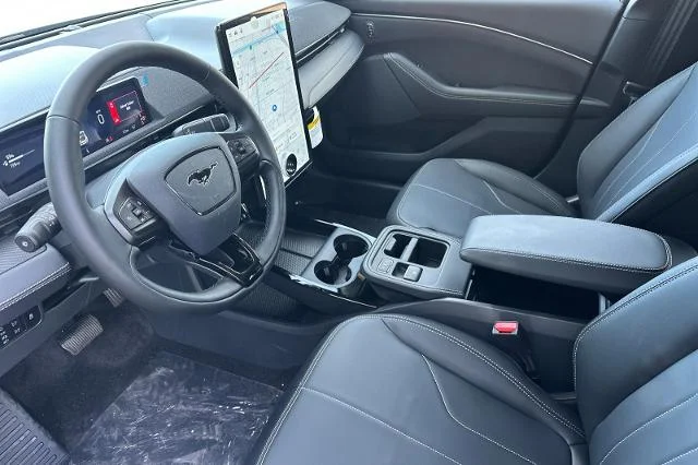 New 2026 Shadow Black Ford Select image 31