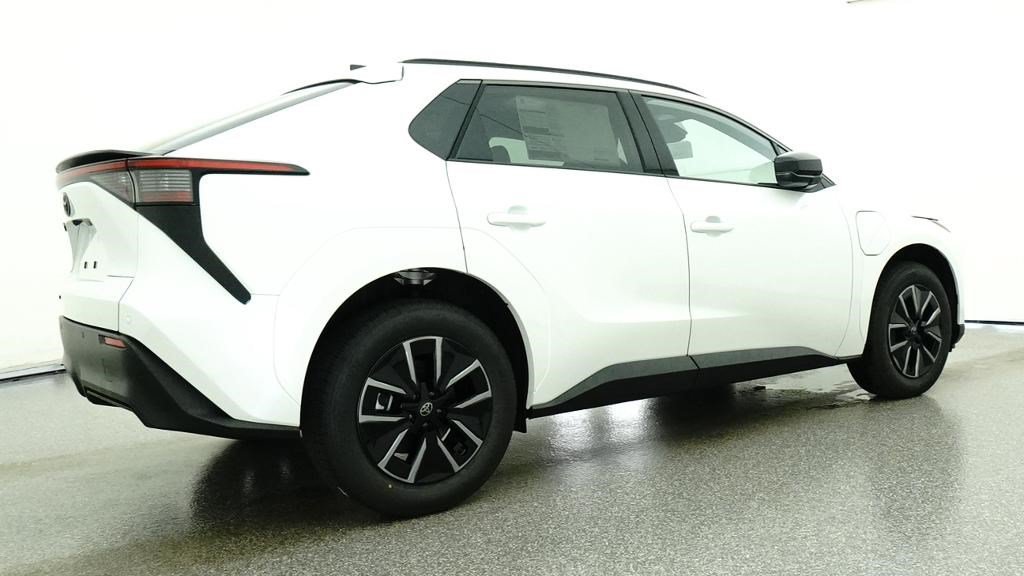 New 2026 Wind Chill Pearl <sup>1</sup> Toyota  XLE image 17