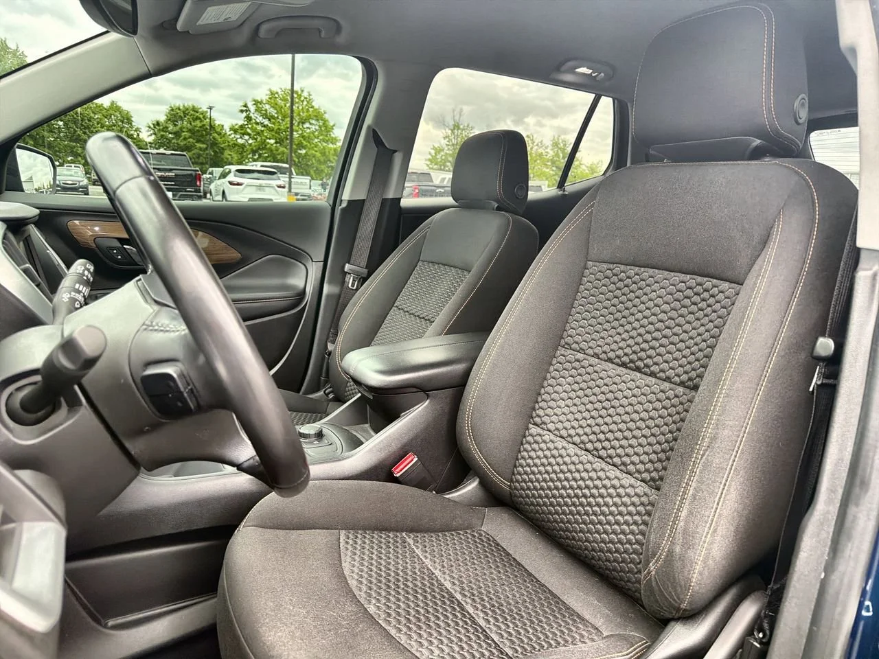 Used 2019 BLUE EMERALD METALLIC GMC SLE image 16