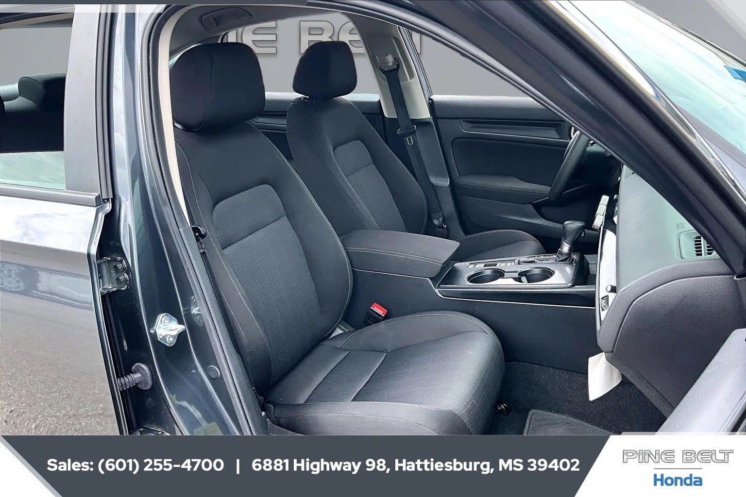 Used 2025 Meteorite Gray Metallic Honda LX image 6