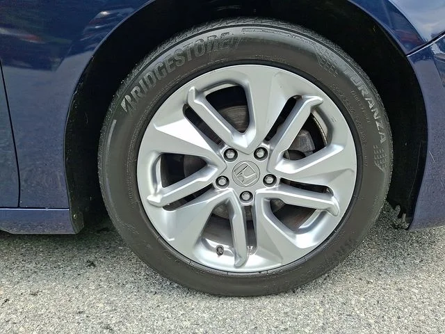 Used 2018 Blue Honda LX image 10