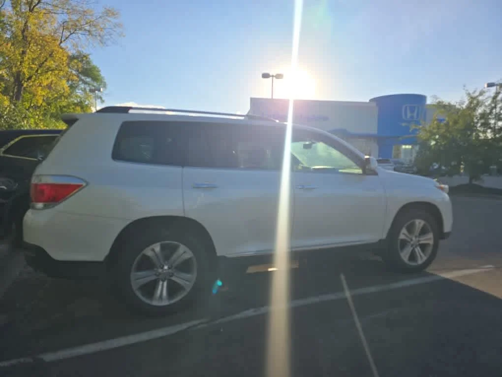 Used 2012 Blizzard Pearl Toyota Limited image 4