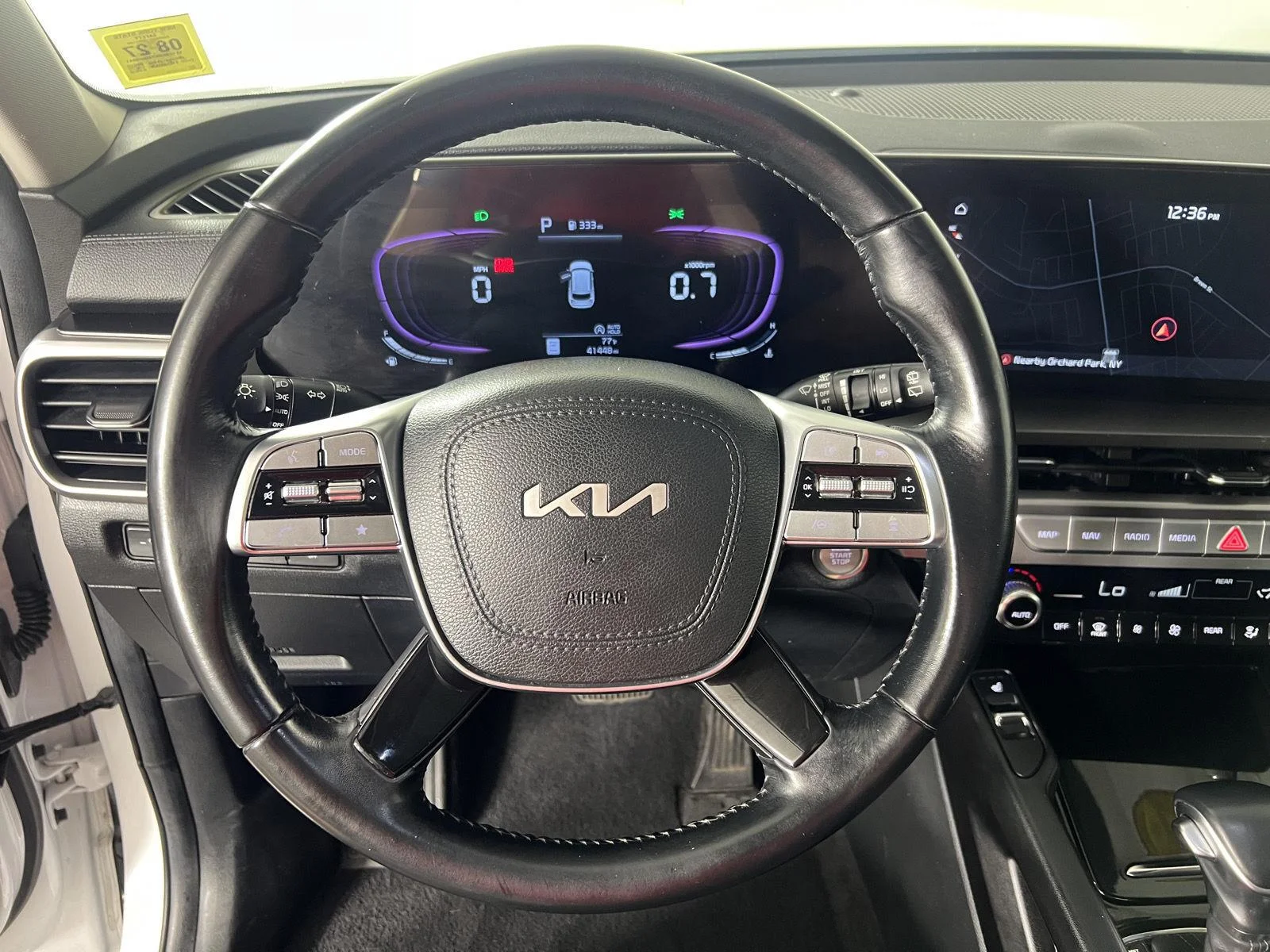 Used 2025 Glacial White Pearl Kia  image 4