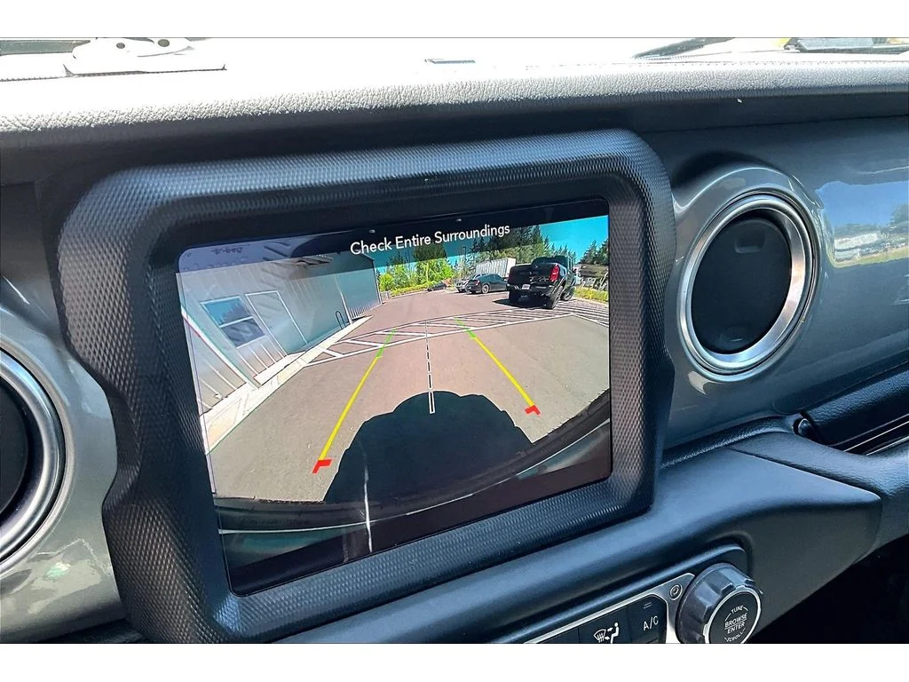 Used 2023 Grey Jeep Sahara image 20