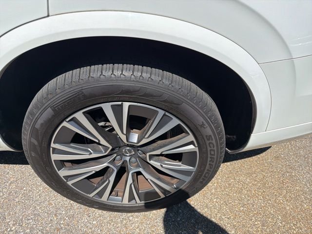 Used 2021 White Volvo T5 Momentum image 8