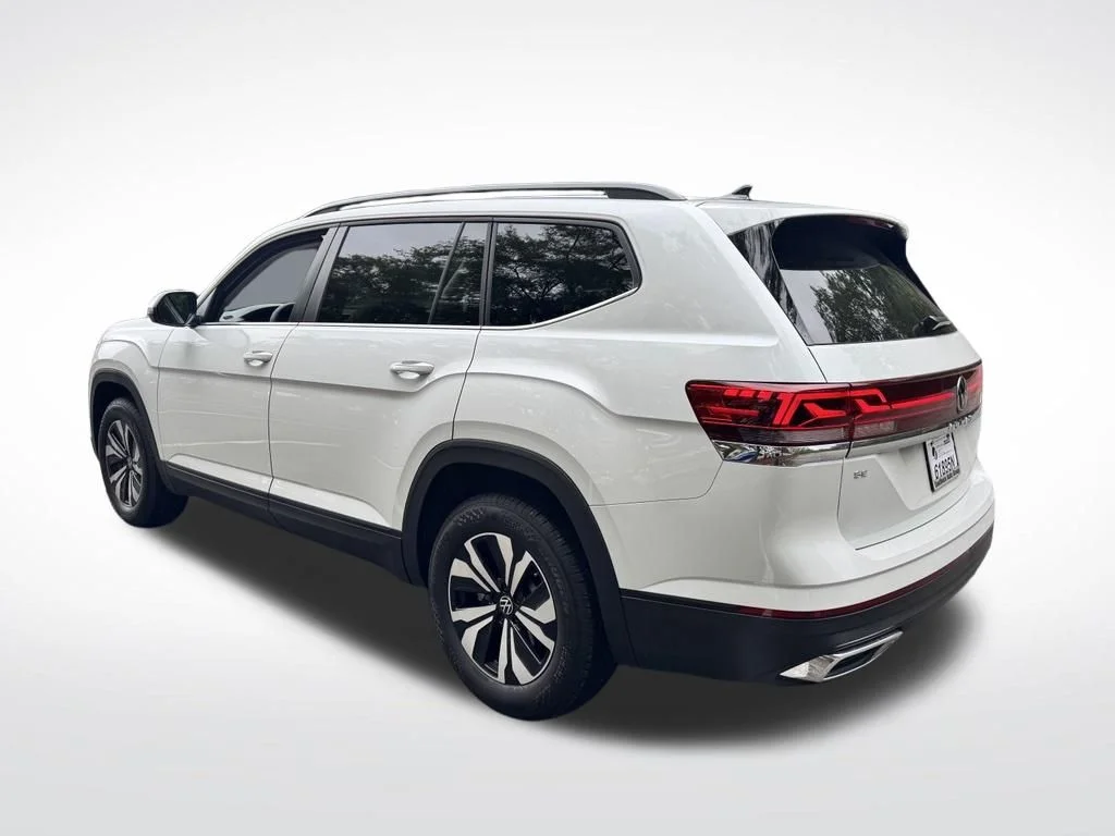 Used 2026 White Volkswagen SE image 3