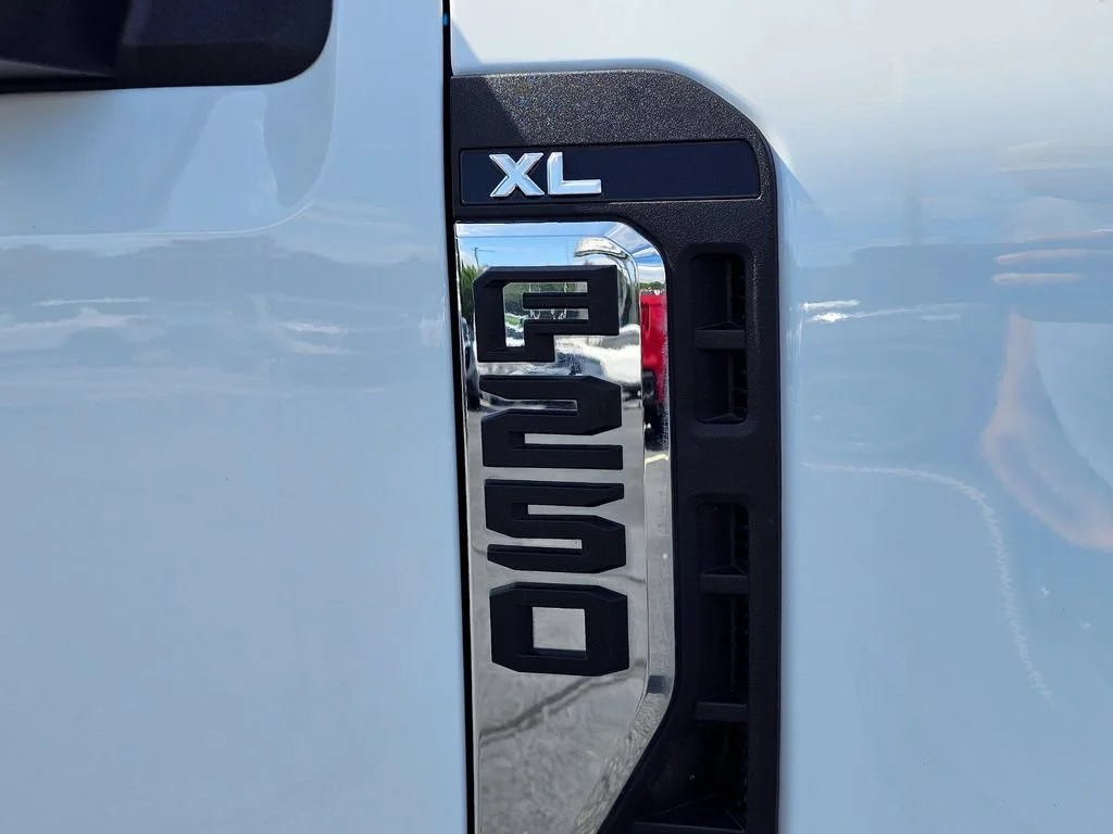Used 2024 Oxford White Ford XL image 7
