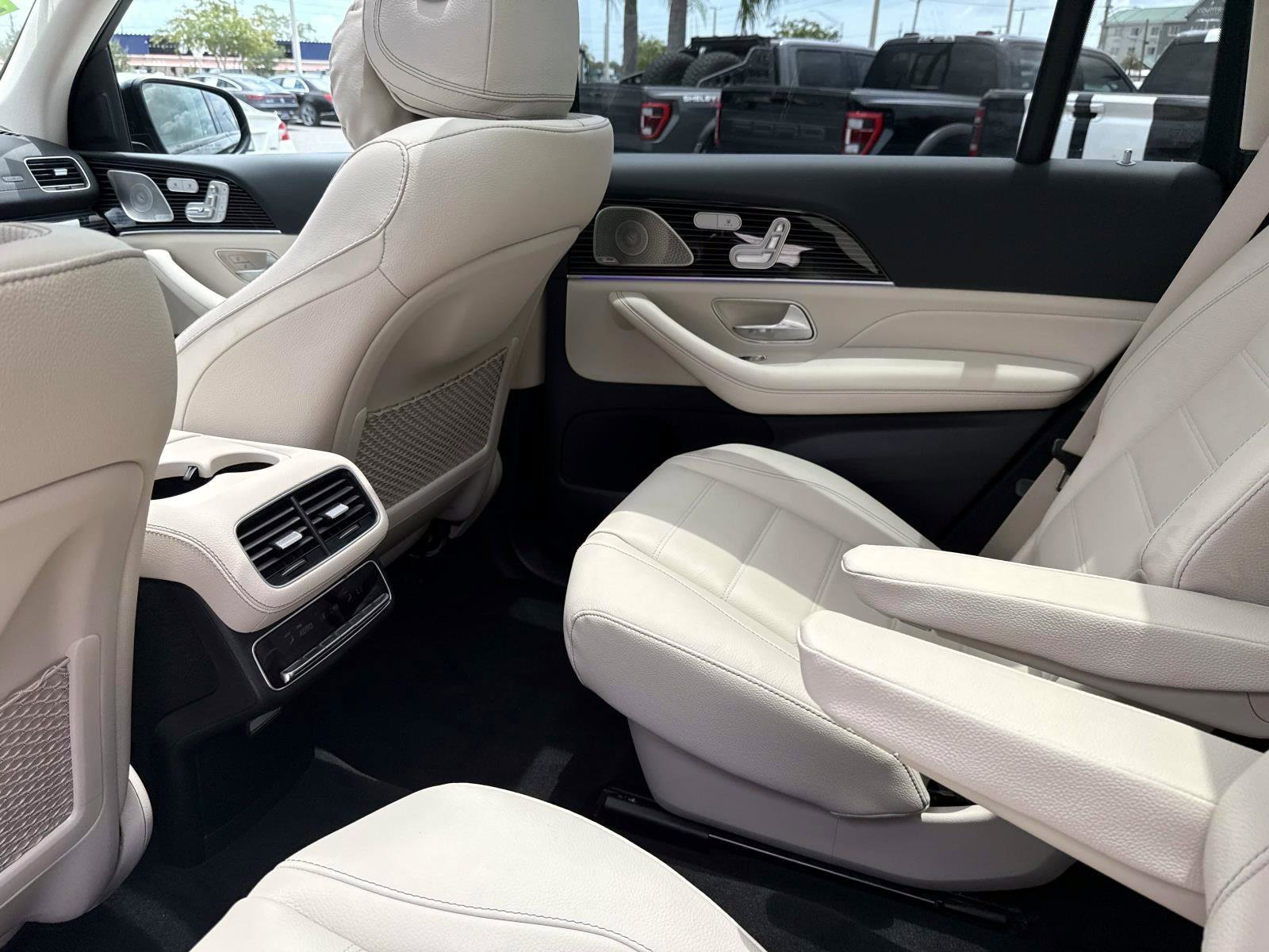 New 2026 Obsidian Black Metallic Mercedes-Benz 450 4MATIC® SUV image 16