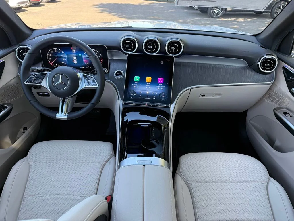 New 2027 White Mercedes-Benz GLC 300 image 11