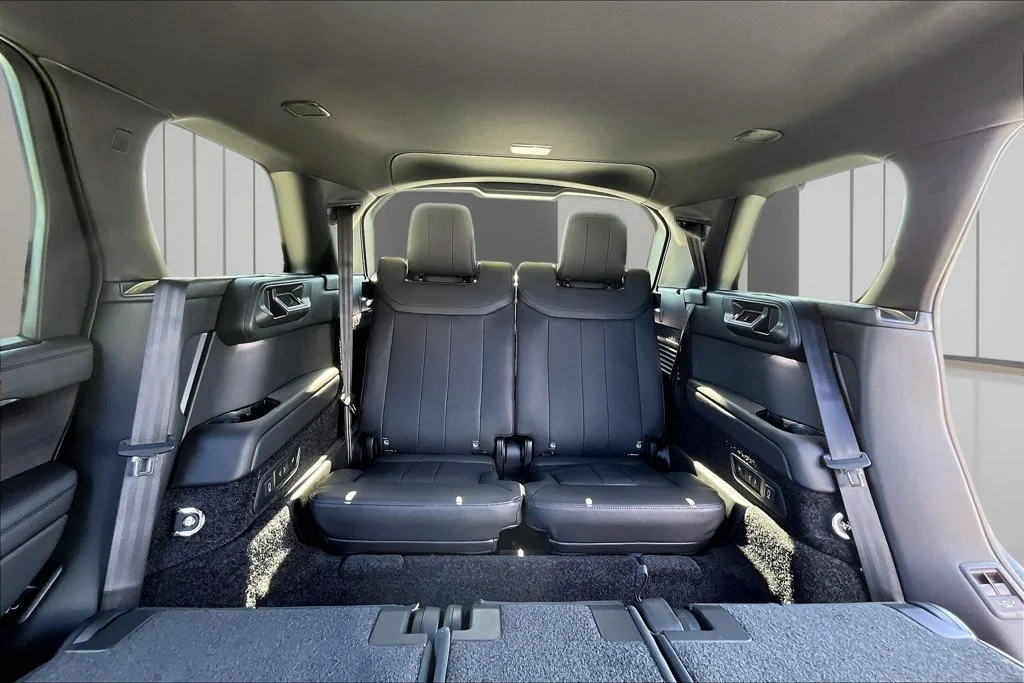 New 2027 Santorini Black LAND ROVER  image 11