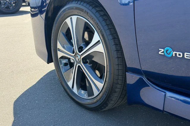 Used 2019 Blue Nissan SV image 8