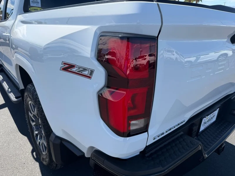 Used 2025 Summit White Chevrolet Z71 image 27
