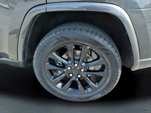 Used 2021 Gray Jeep Laredo X image 10
