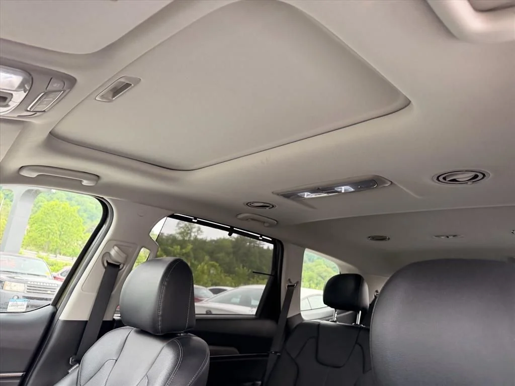 Used 2022 Green Kia EX image 23
