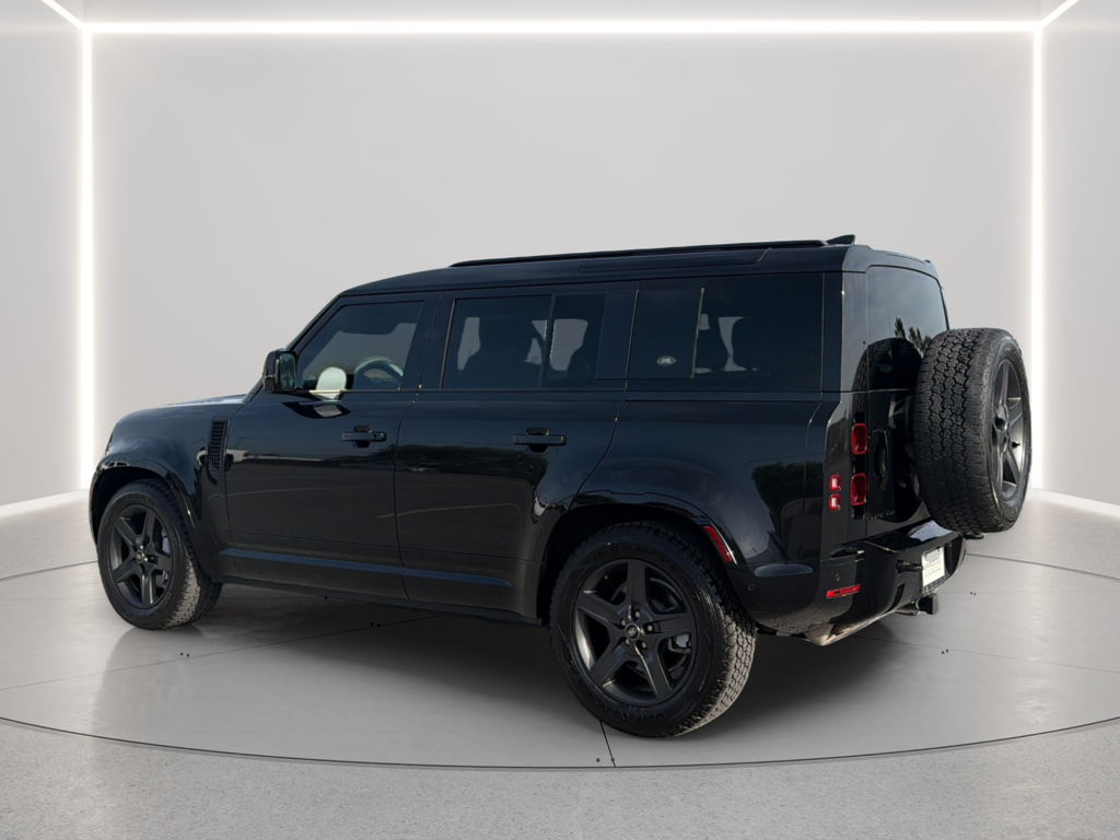 Used 2024 Black Land Rover X-Dynamic SE image 14