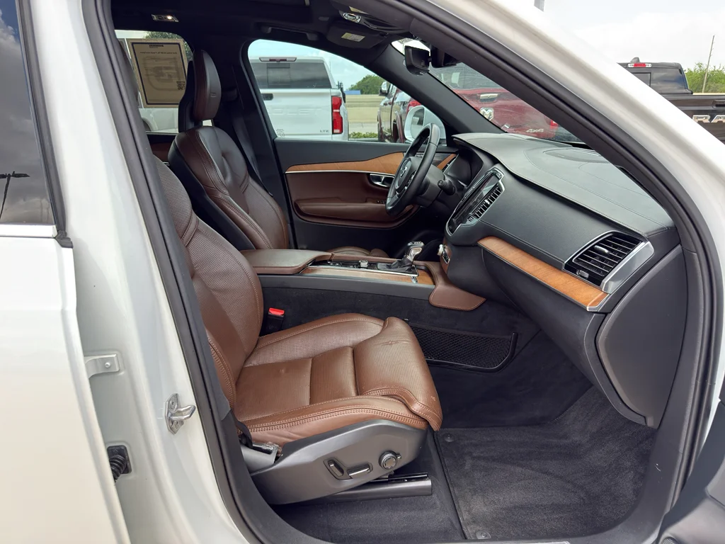 Used 2020 Crystal White Metallic Volvo Inscription image 13