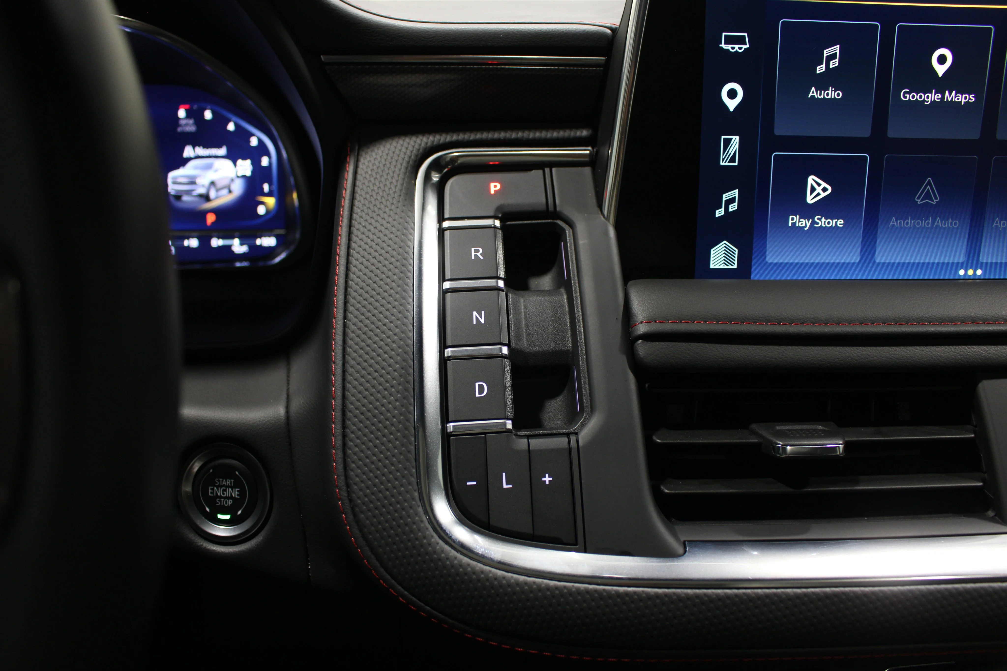 2024 Chevrolet Suburban RST - Photo 18