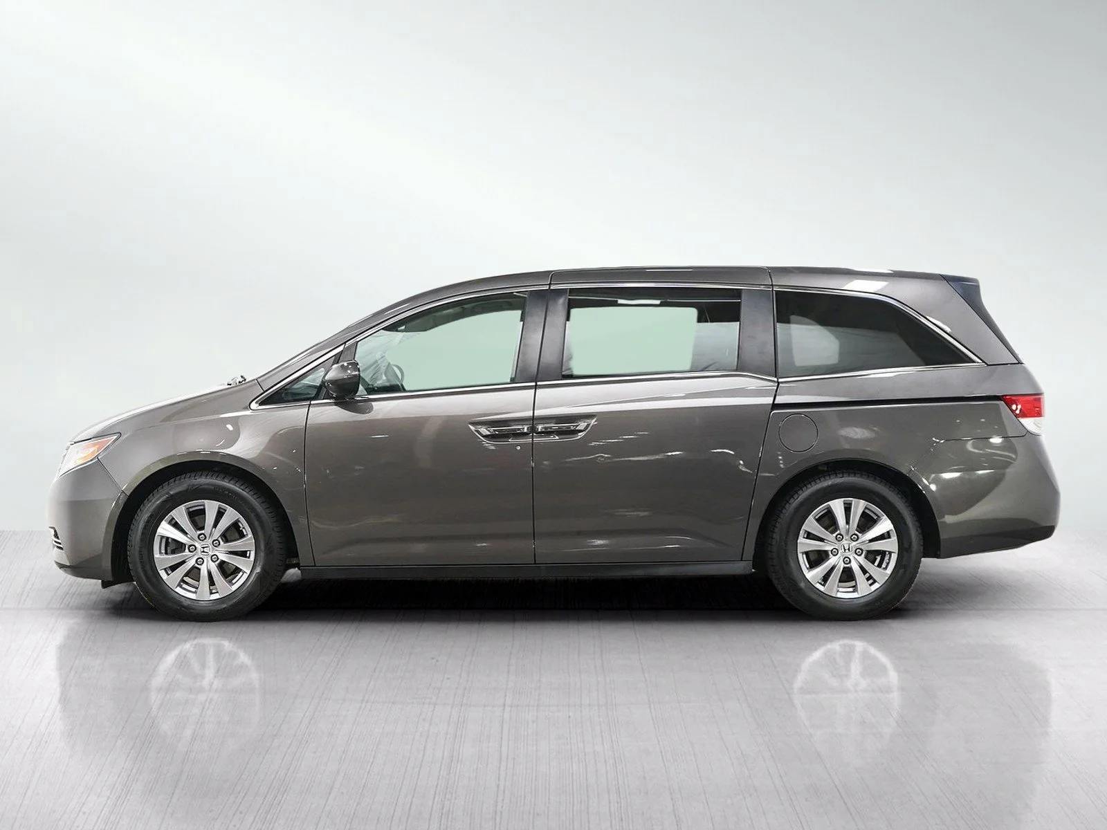 Used 2015 Gray Honda 5dr EX-L w/Navi image 2