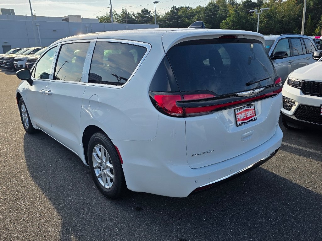 2026 Chrysler Pacifica Select - Photo 10