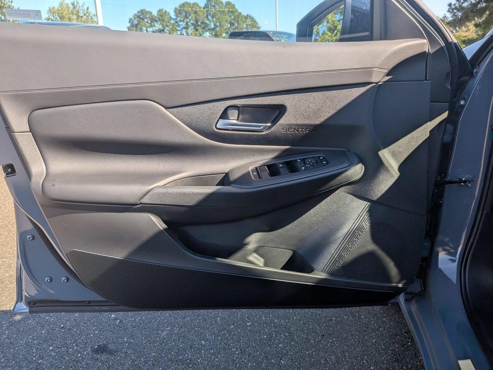 New 2027 Atlantic Gray Metallic Nissan SV image 14