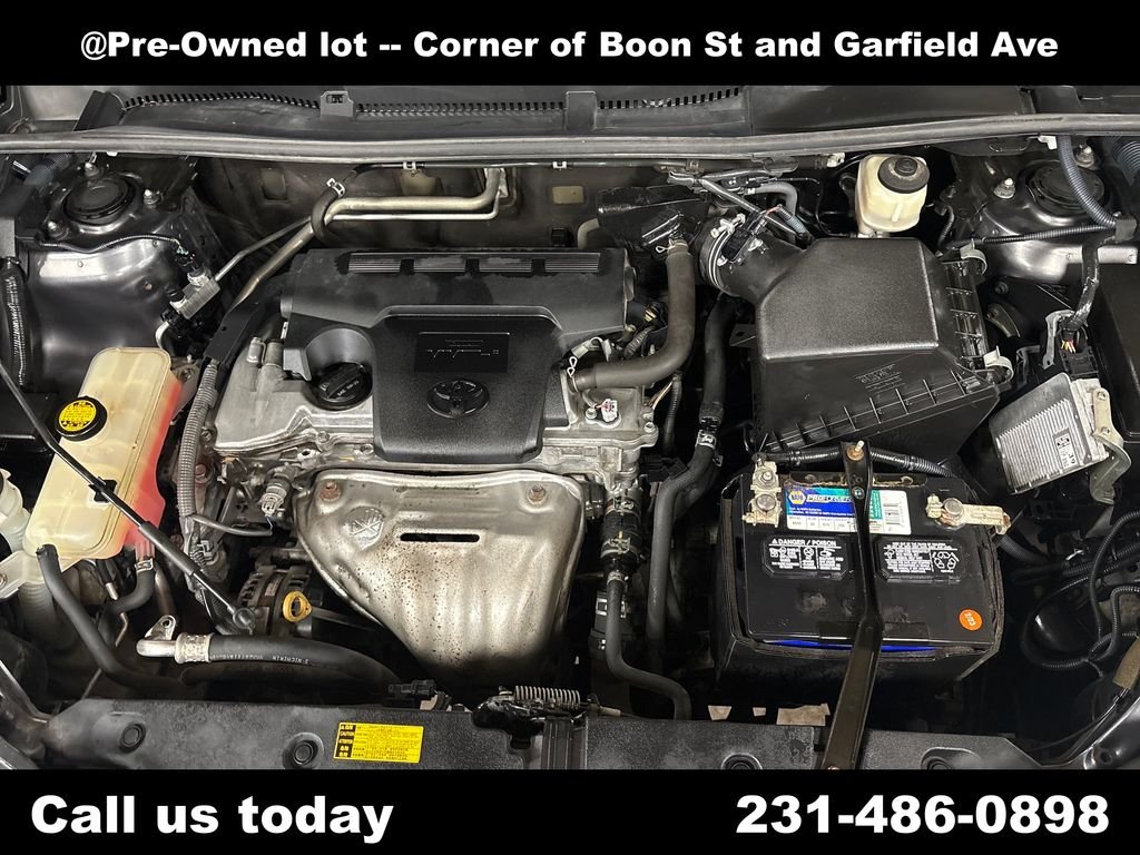 Used 2014 Gray Toyota LE image 10