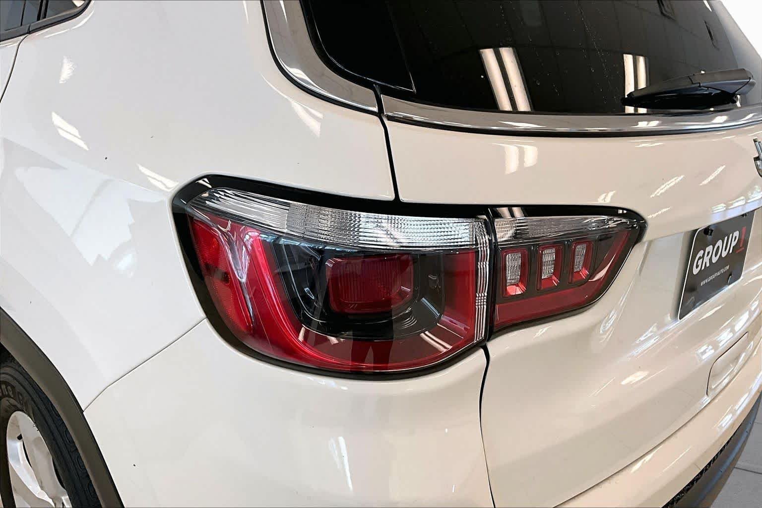 Used 2020 White Clearcoat Jeep Latitude image 24
