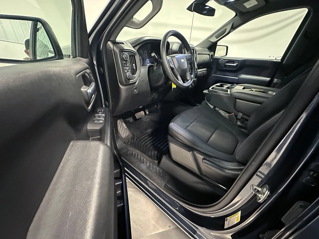 Used 2020 SHADOW GRAY METALLIC Chevrolet Custom image 18