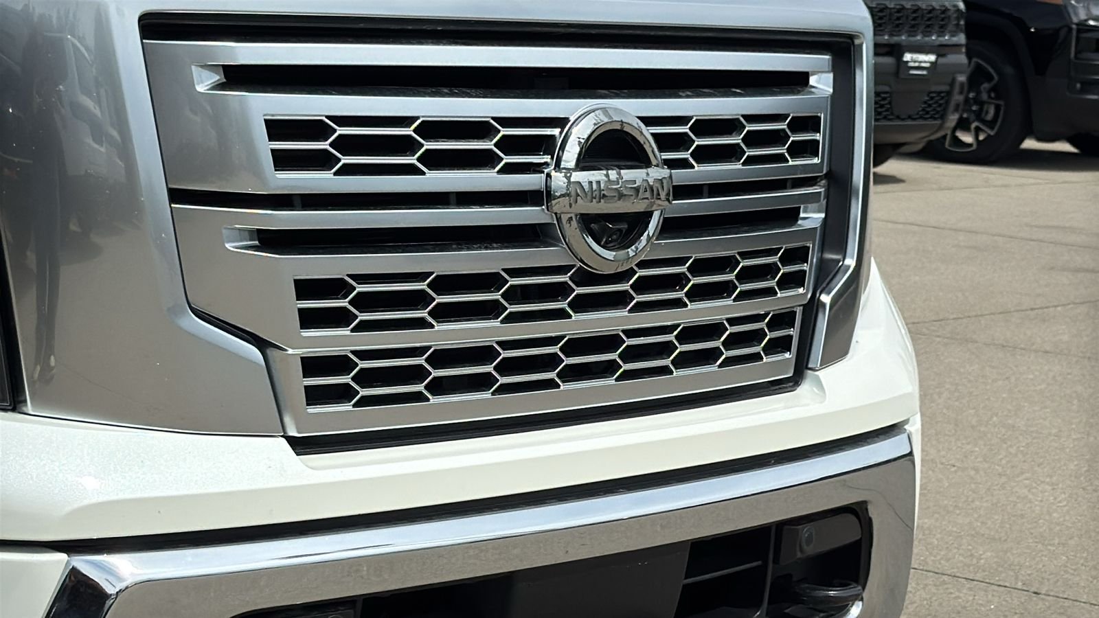 Used 2022 White Nissan Platinum Reserve image 3