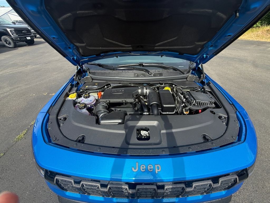 New 2026 Hydro Blue Pearl-Coat Exterior Paint Jeep Limited image 21