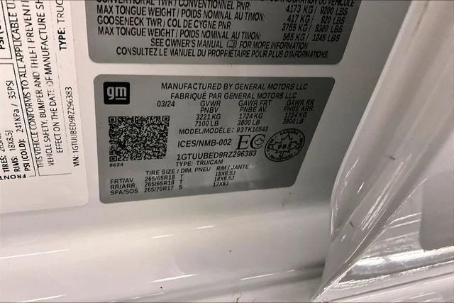 Used 2024 Summit White GMC SLE image 41