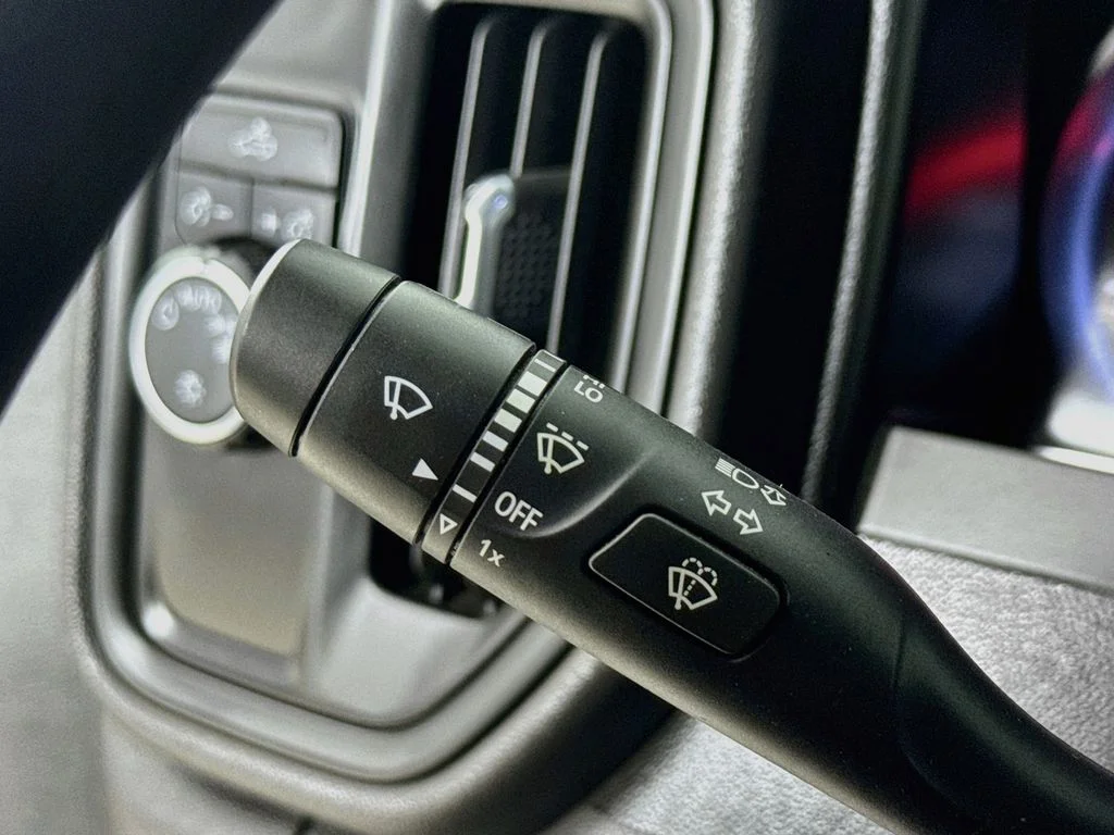 Used 2021 White Chevrolet Custom image 13